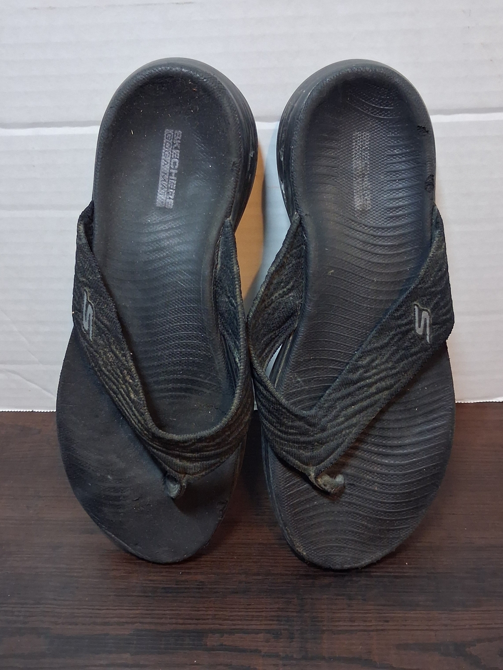Skechers Women’s Black Fabric Strap Foam Flip Flops